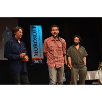 Los realizadores de la Serie televisiva “Ciencia Salvaje”, Guillermo Kloetzer, Gustavo Riet y Marcelo Casacuberta, agradecen su premio