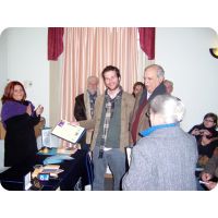 Carlos Marcelo Caillabet luego de recibir su Diploma de manos del Prof. Heber Raviolo