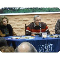 El Prof. Alfredo Alzugarat hace la presentación del libro ganador